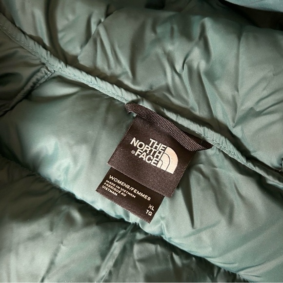 The North Face Women's Deep Teal Puffer Coat - Picture 7 of 8